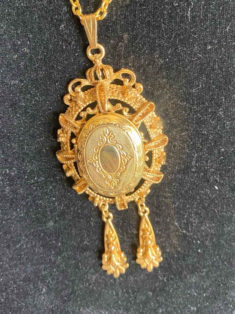 Vintage Victorian Florenza necklace with earrings.